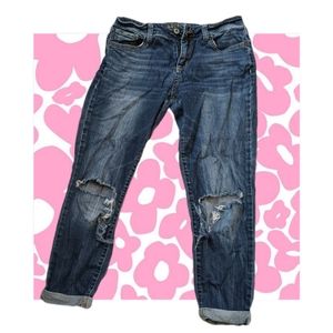 SOLD Boyfriend Arizona Jeans w Ripped Knees